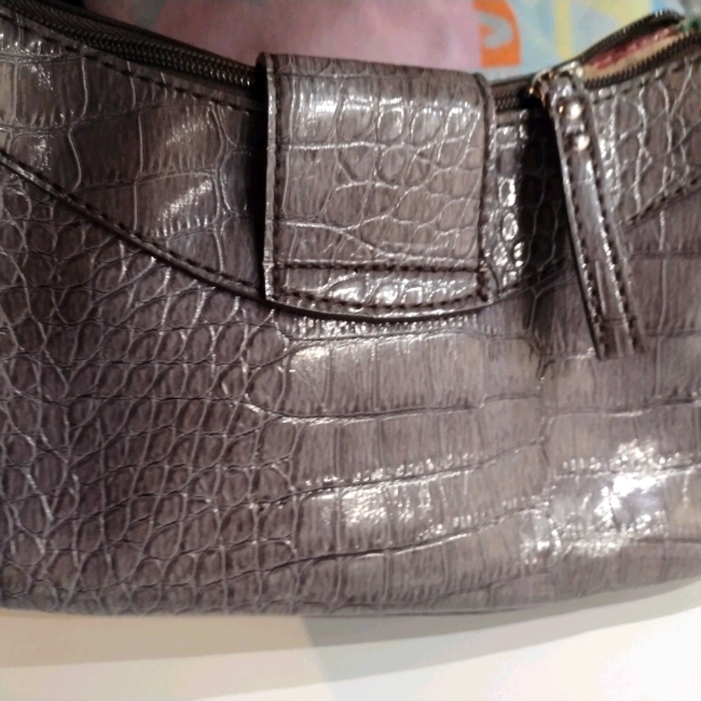 Guess Handbag - Picture 2 of 2